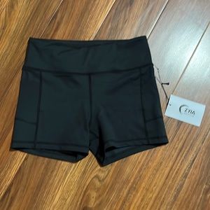 NWT Zyia black light-n-tight pocket hustle shorts